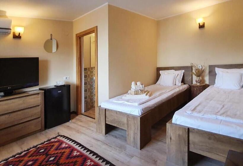 Номер Стандарт с Балконом, Casa Romaneasca