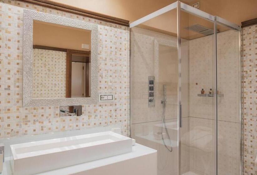 オーシャンビュージュニアスイート, La Rondinaia