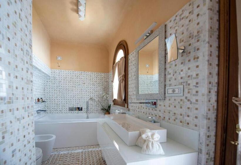 キングサイズベッドのスイートルーム, La Rondinaia