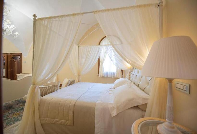 ファミリールーム, La Rondinaia