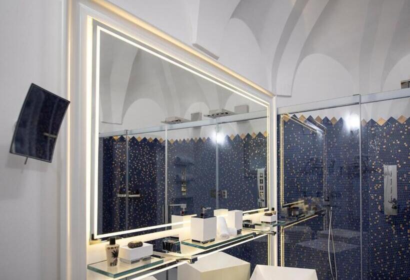 デラックススイート, La Rondinaia