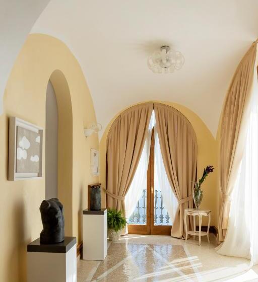 デラックススイート, La Rondinaia