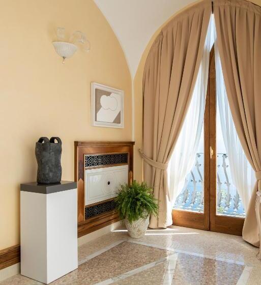 デラックススイート, La Rondinaia