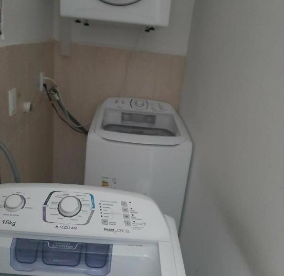 ルームシェアのワンベッド, Saxônia