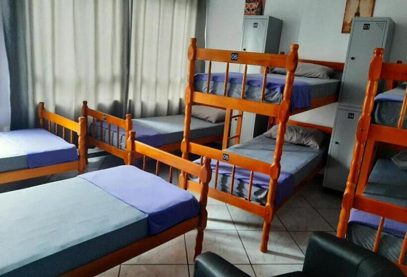 ルームシェアのワンベッド, Saxônia