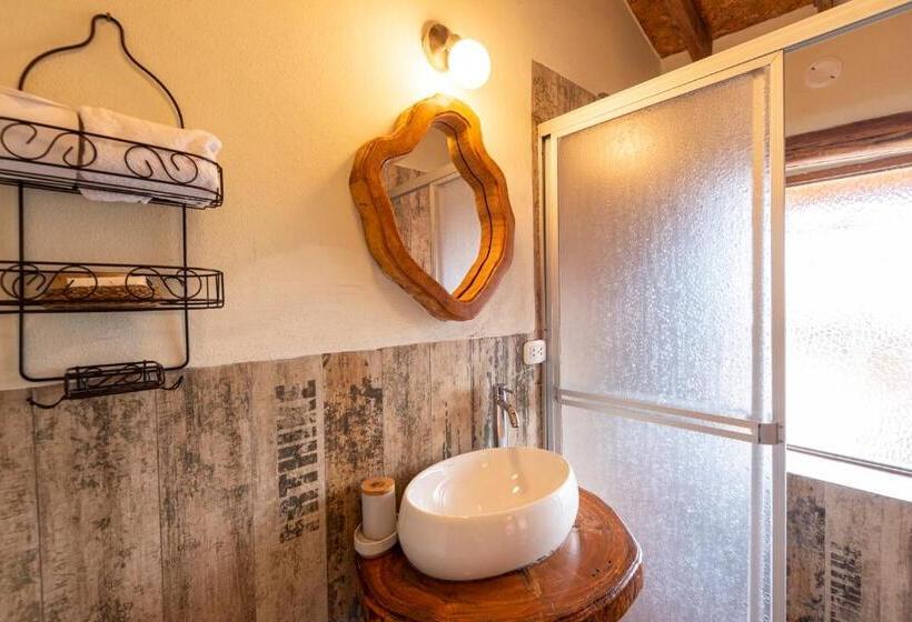 חדר סטנדרט עם מיטת קינג, Unuwasi Hotel & Villa