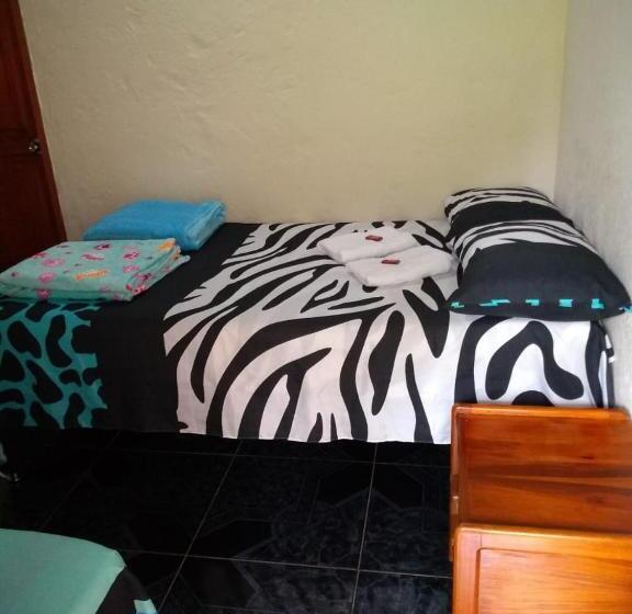 패밀리 룸, Orillas Del Pizano