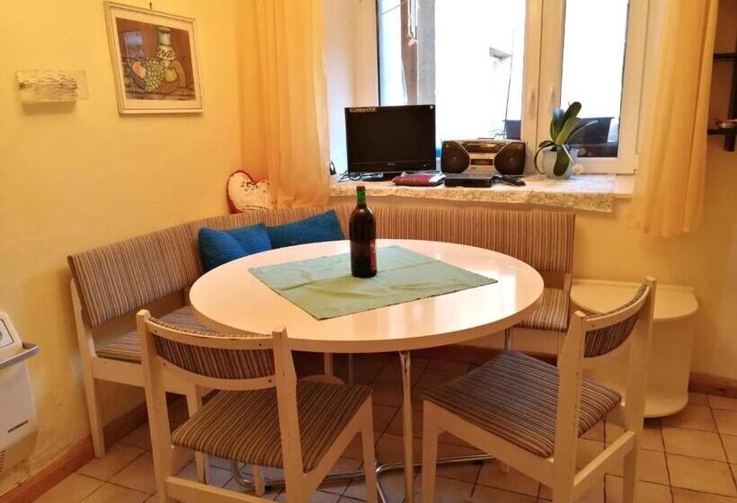 דירת חדר, Appartmenthaus Kern