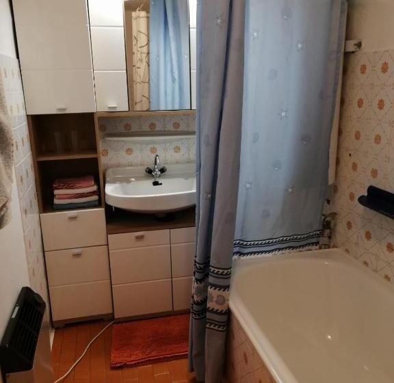 דירת חדר, Appartmenthaus Kern