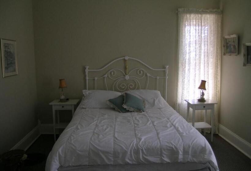 غرفة قياسية مزوَّدة بجاكوزي, Elsie J S Historic House