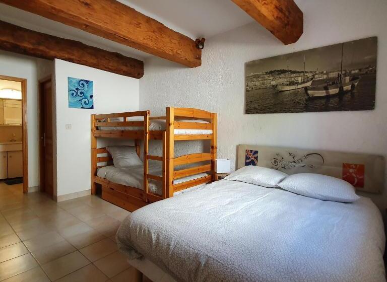 חדר משפחתי, Il Porto