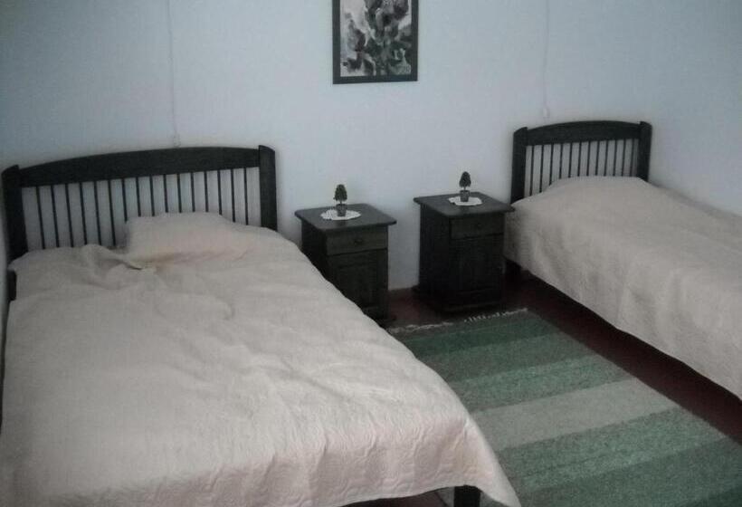 اتاق لوکس, Saaremäe