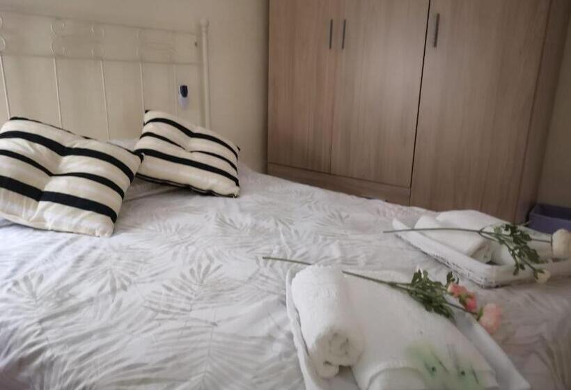 اتاق استاندارد با سرویس بهداشتی مشترک, Santa Isabel Low Cost Rooms In Private House