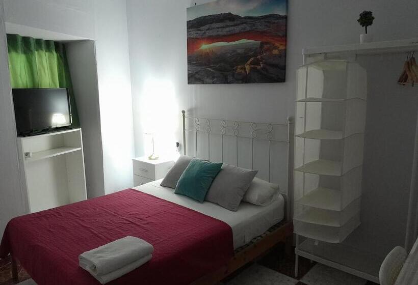 اتاق استاندارد با سرویس بهداشتی مشترک, Santa Isabel Low Cost Rooms In Private House