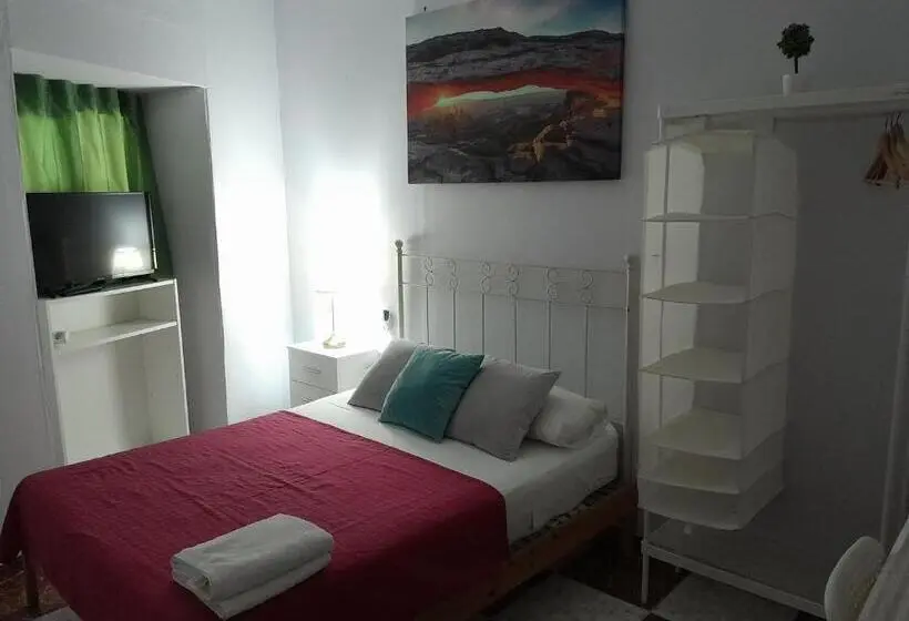 اتاق استاندارد با سرویس بهداشتی مشترک, Santa Isabel Low Cost Rooms In Private House