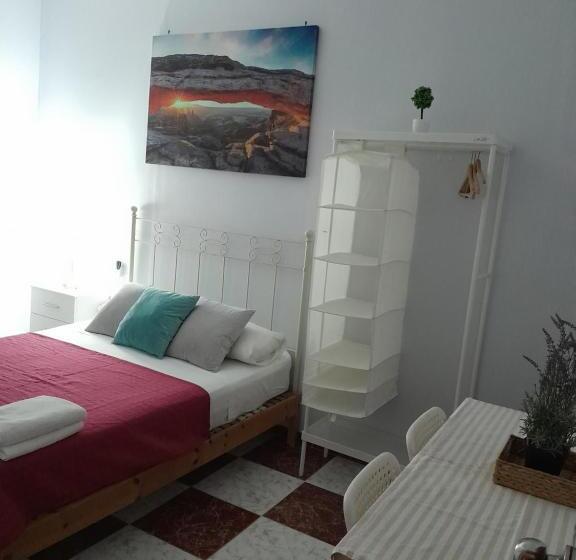 اتاق استاندارد با سرویس بهداشتی مشترک, Santa Isabel Low Cost Rooms In Private House