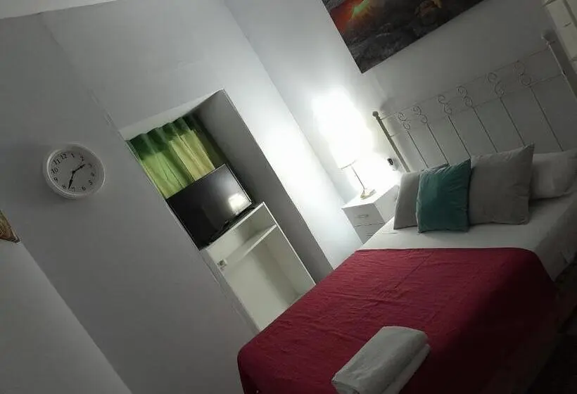 اتاق استاندارد با سرویس بهداشتی مشترک, Santa Isabel Low Cost Rooms In Private House