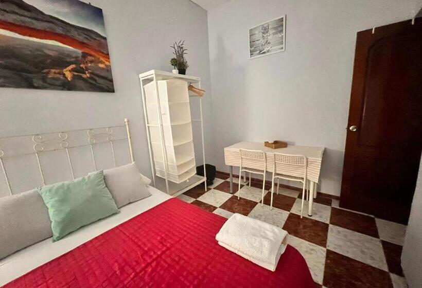اتاق استاندارد با سرویس بهداشتی مشترک, Santa Isabel Low Cost Rooms In Private House