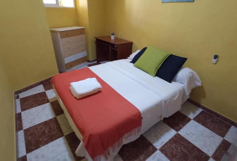 اتاق استاندارد با سرویس بهداشتی مشترک, Santa Isabel Low Cost Rooms In Private House