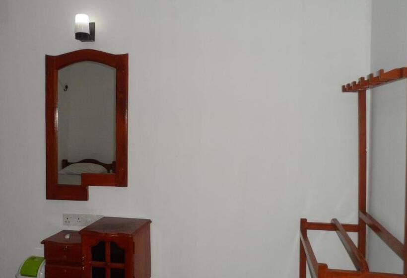 اتاق استاندارد سه تخته با چشمانداز باغ, Birds View