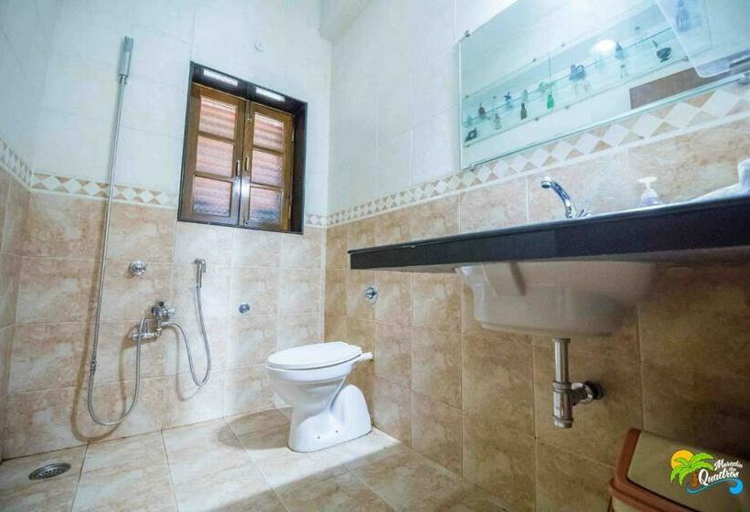 חדר דחוקס עם מיטת קינג, Moradia Dos Quadros