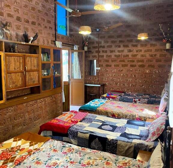 חדר אקונומי לארבעה, Moradia Dos Quadros