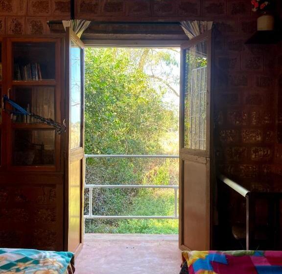 חדר אקונומי לארבעה, Moradia Dos Quadros