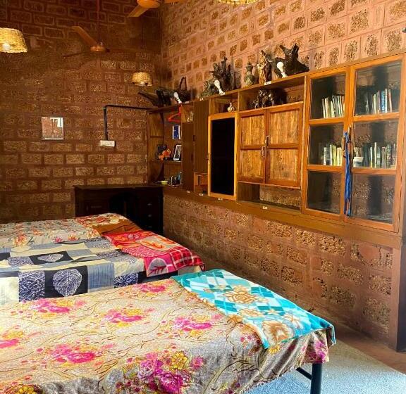 חדר אקונומי לארבעה, Moradia Dos Quadros