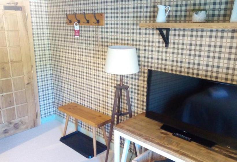 标准间, Bouda Helena