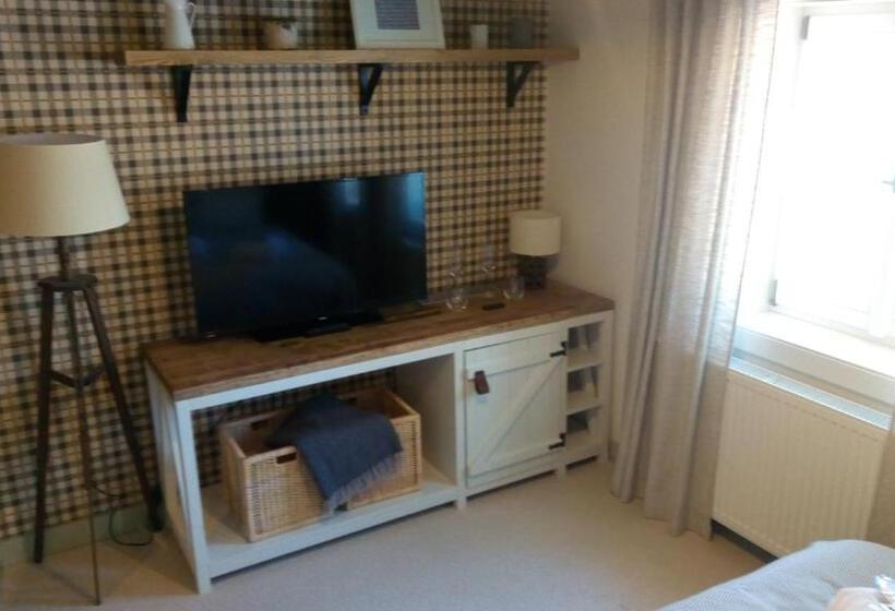 标准间, Bouda Helena