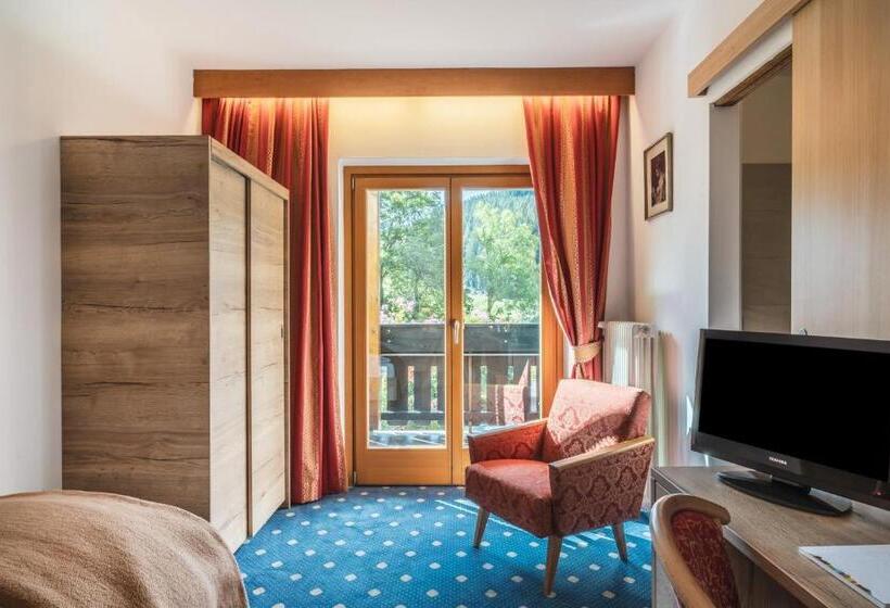 חדר סטנדרט יחיד, Erna