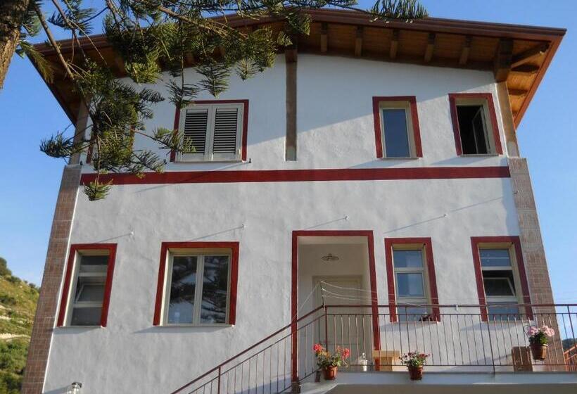 חדר סטנדרט לארבעה, Michelangelo S House