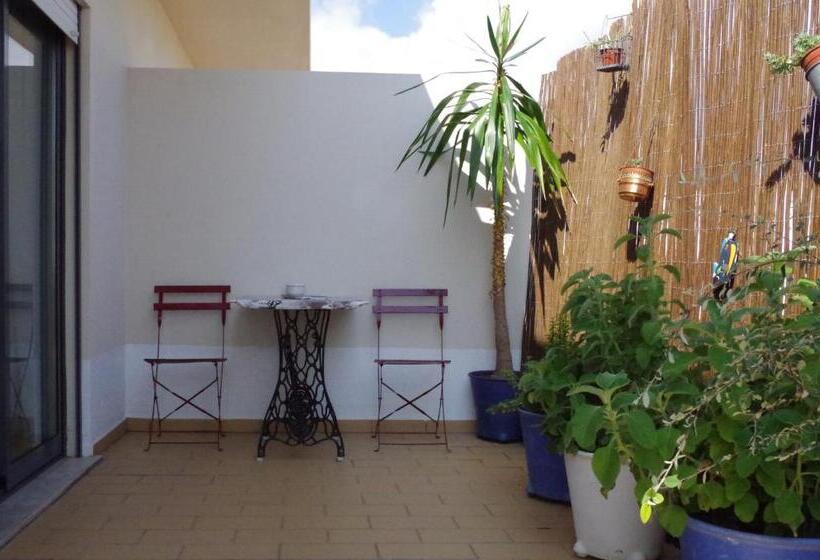 سوئیت با بالکن, Bellavita City Faro