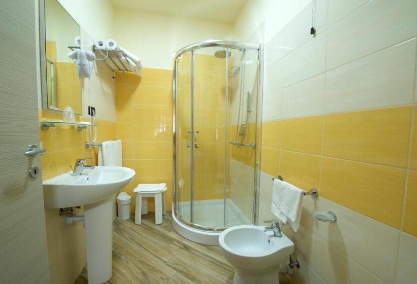 غرفة قياسية ثلاثية, Relais Piazza Garibaldi