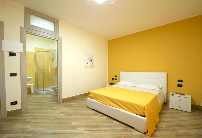 اتاق استاندارد سه نفره, Relais Piazza Garibaldi