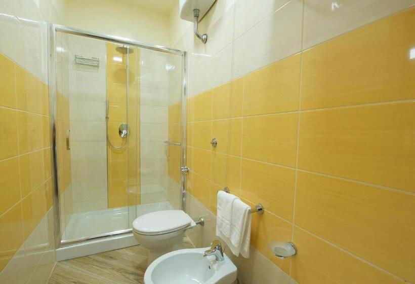 غرفة قياسية ثلاثية, Relais Piazza Garibaldi