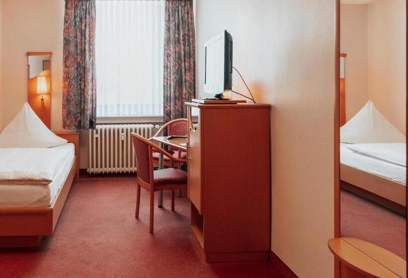 标准单人间, Avantgarde