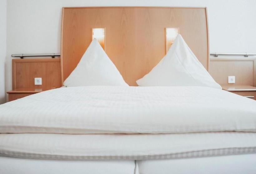 标准间, Avantgarde