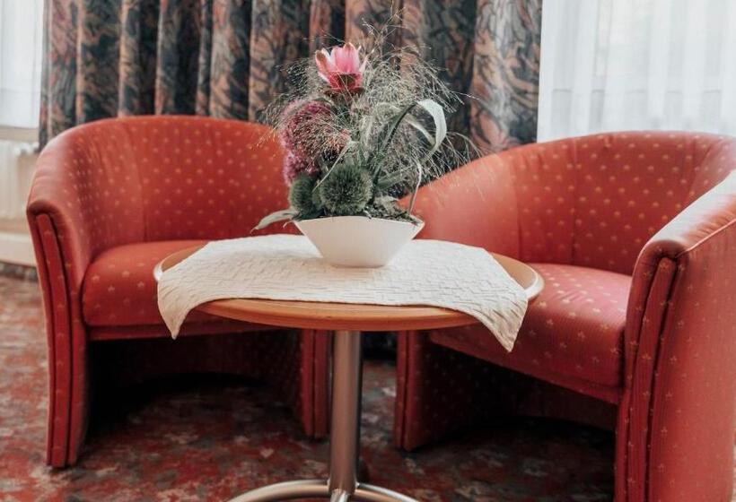 标准间, Avantgarde