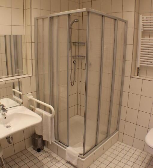 家庭间, Avantgarde