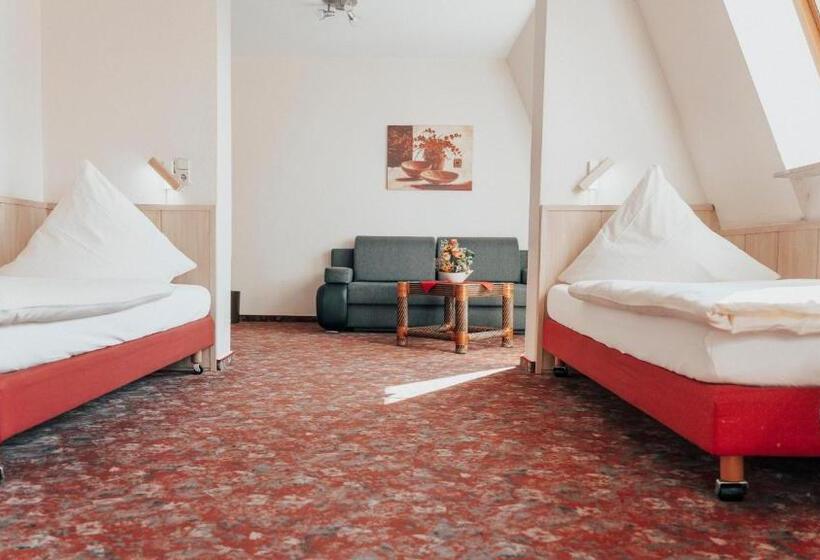 家庭间, Avantgarde