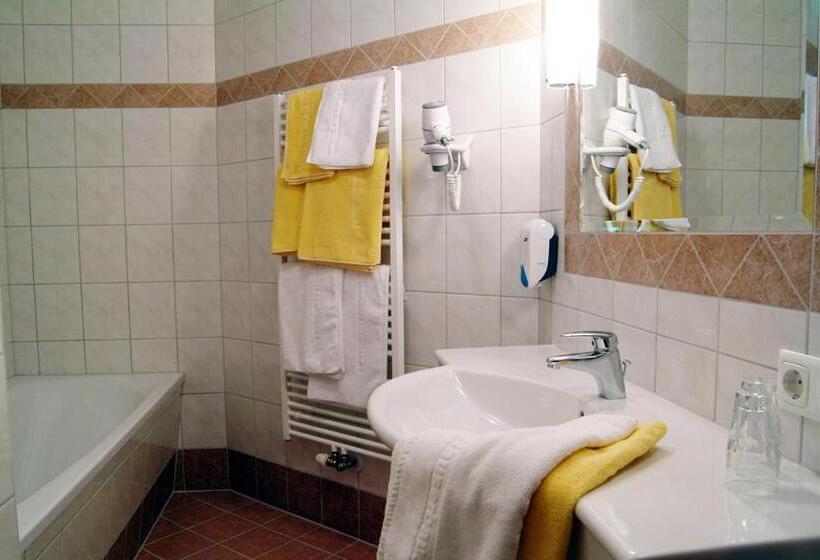 سوییت جونیور, Berghotel Hauserbauer