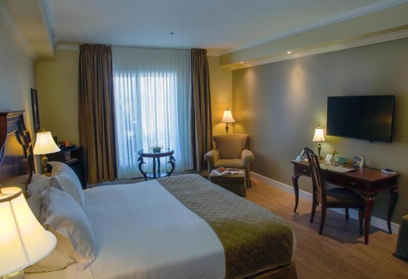 اتاق استاندارد با تخت بزرگ, Brossard