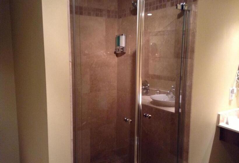 اتاق استاندارد, Brossard