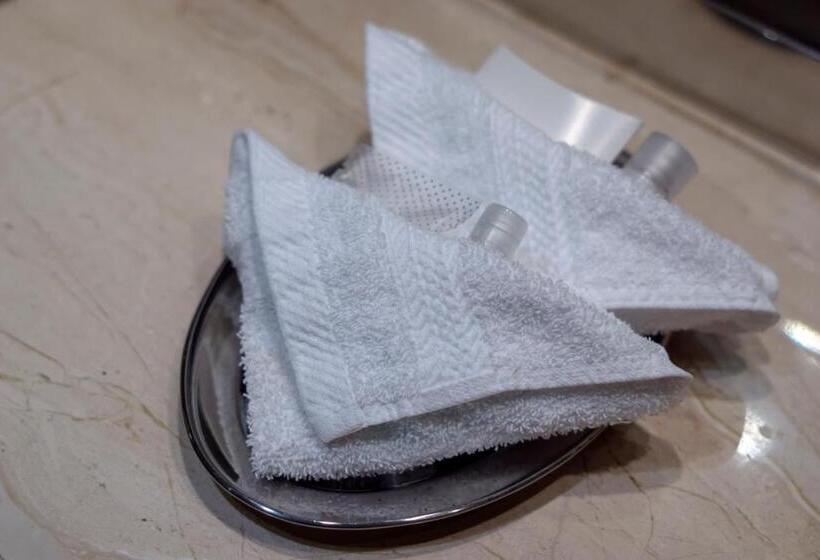 سوییت جونیور لوکس, Brossard