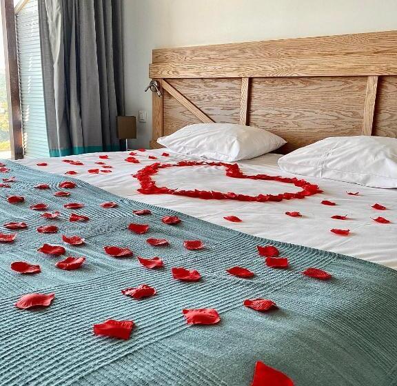 اتاق سوپریور با چشمانداز جانبی دریا, Carre Noir