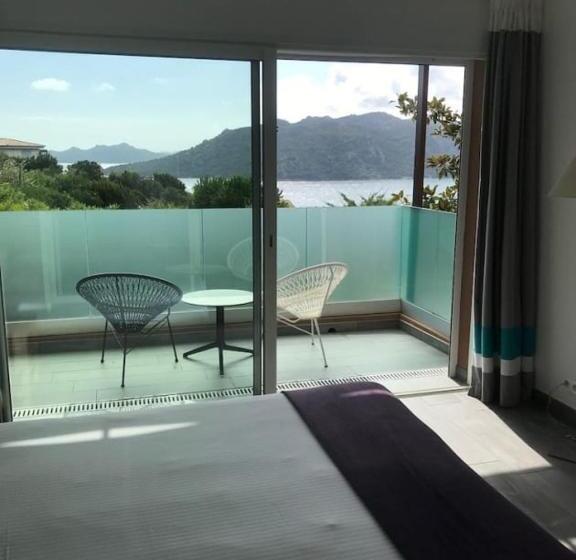 اتاق سوپریور با چشمانداز جانبی دریا, Carre Noir