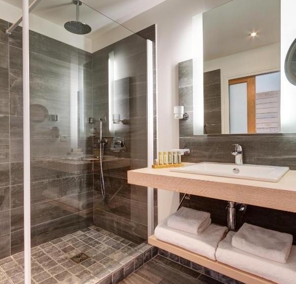 اتاق سوپریور با چشمانداز جانبی دریا, Carre Noir