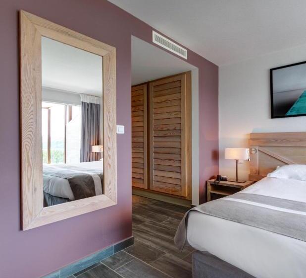 اتاق سوپریور با چشمانداز جانبی دریا, Carre Noir