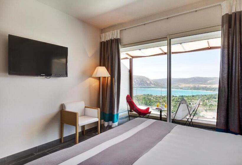 اتاق لوکس با چشمانداز دریا, Carre Noir